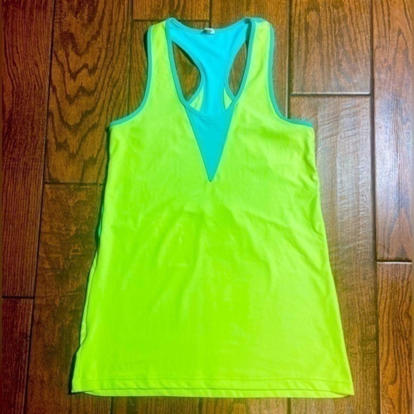 Zuzuzen Active Athletic Tank. Bright Yellow w Blue/Green. Medium - Picture 4 of 6
